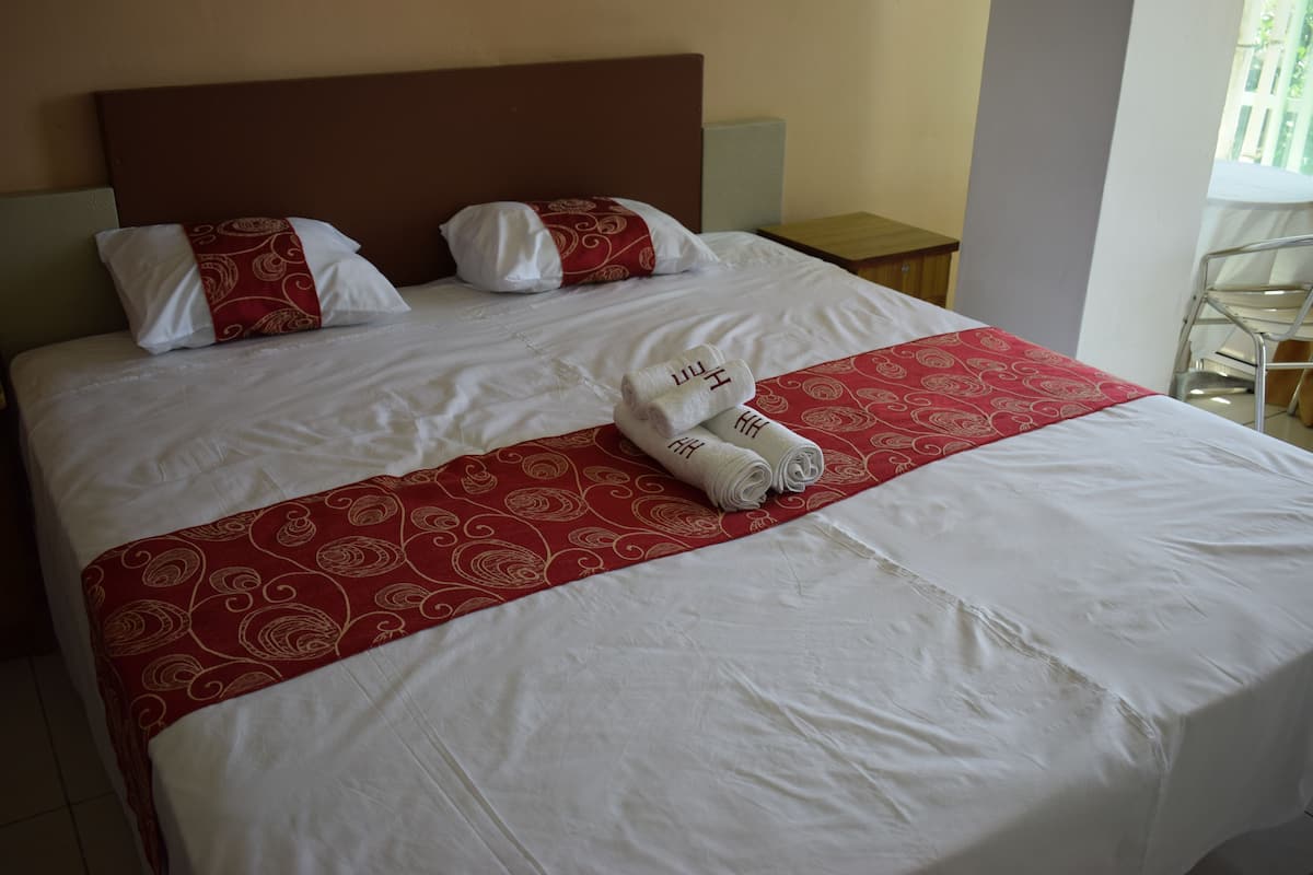 Minibar, coffres-forts dans les chambres, Wi-Fi gratuit, draps fournis