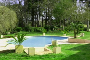 Sæsonbestemt udendørs pool, liggestole