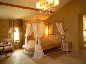 Premium bedding, individually decorated, individually furnished - Château de Lavail (Labastide-d'Anjou)