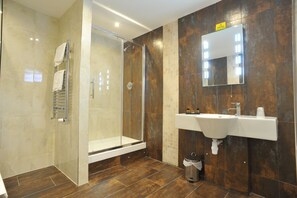 Bathroom - Kings Arms Hotel (Berwick-upon-Tweed)