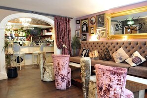 2 bars/lounges - Kings Arms Hotel (Berwick-upon-Tweed)