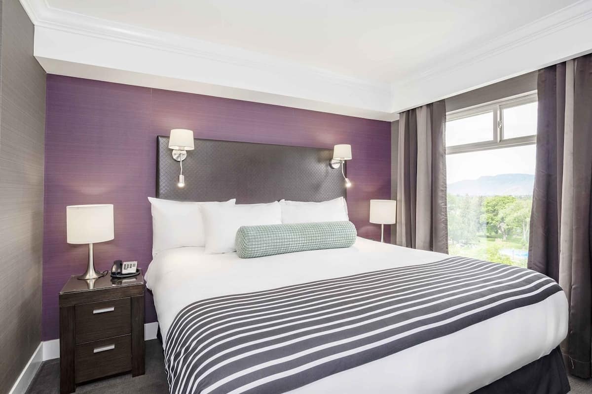 Premium bedding, pillowtop beds, in-room safe, desk