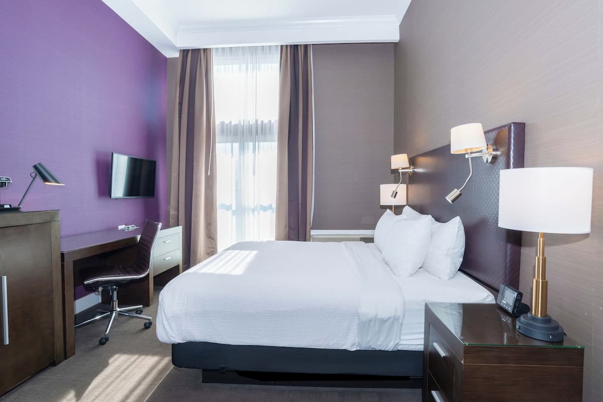 1 bedroom, premium bedding, pillowtop beds, in-room safe