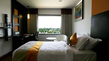 Kamar Double Deluks | 1 kamar tidur, seprai premium, brankas, dan meja kerja