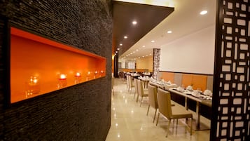 Breakfast, lunch, dinner served; international cuisine