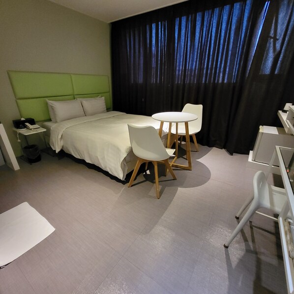 Business-Doppelzimmer, 1 Schlafzimmer, Nichtraucher | Hochwertige Bettwaren, Daunenbettdecken, kostenlose Minibar