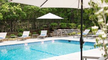 Seasonal outdoor pool, sun loungers