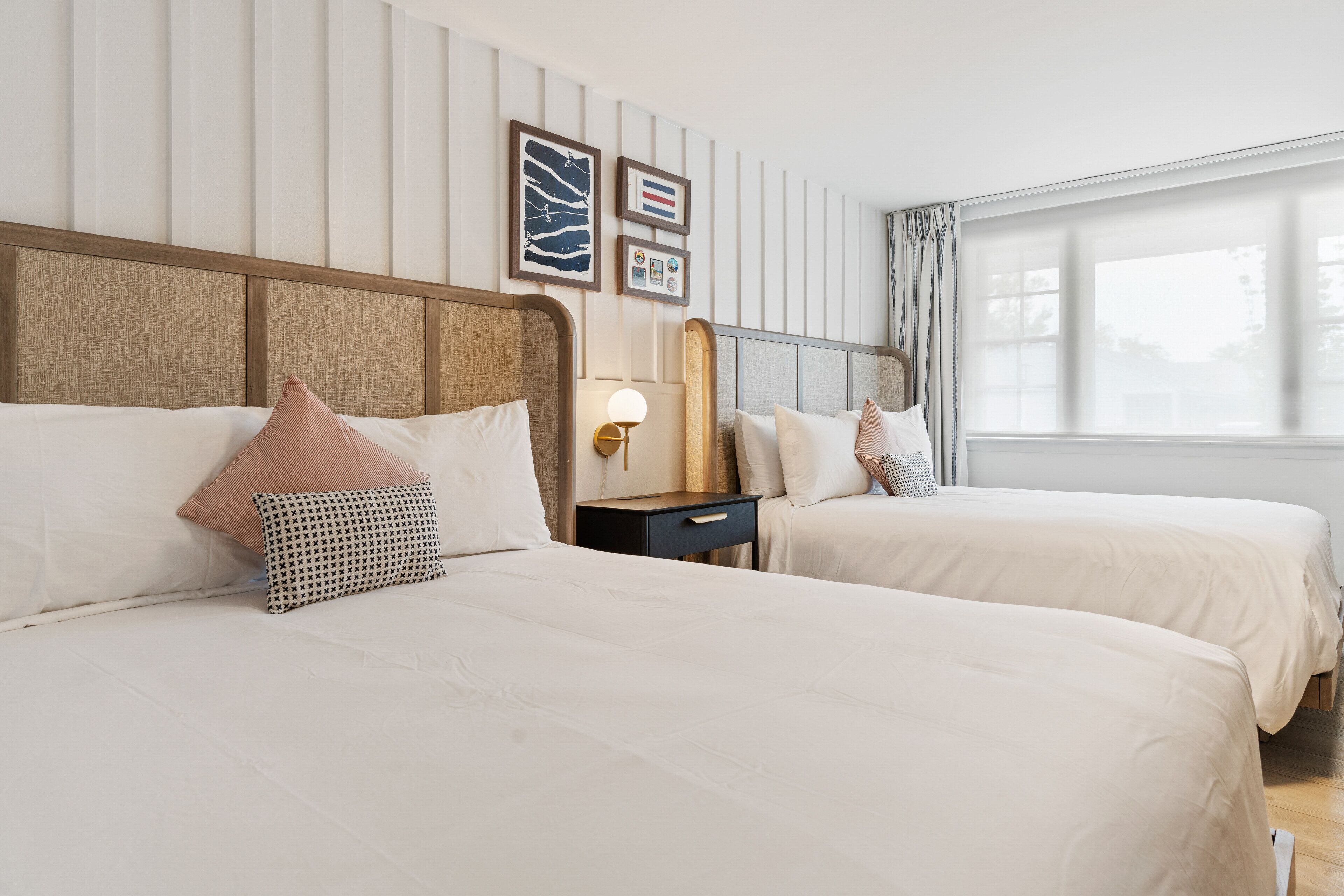 Two Queen Beds | Literie de qualité, lit avec matelas à plateau-coussin, coffre-fort