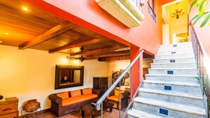 A staircase with stone steps and metal railings leading to a second floor. - Estrada Hotel & Bistro (Granada)