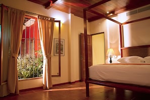 In-room safe, desk, laptop workspace, free WiFi