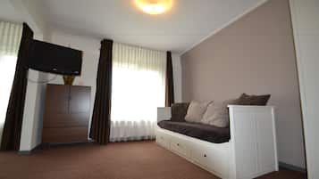 Familienzimmer | Verdunkelungsvorhänge, Bügeleisen/Bügelbrett, Babybetten, Zustellbetten
