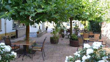 Lunch and dinner served