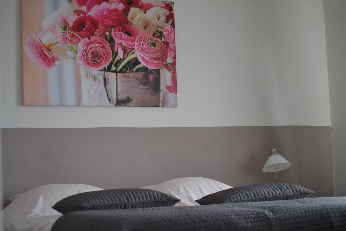 Quarto família | Cortinas blackout, ferros/tábuas de passar roupa, berços (sobretaxa)