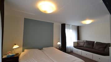 Familiekamer | Verduisterende gordijnen, een strijkplank/strijkijzer, babybedden