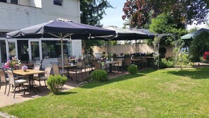 Terrace/patio - Boutique Hotel de Rozenhof (Heilig Landstichting)