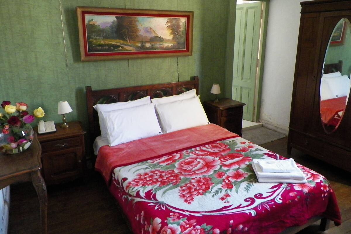 Habitación doble | Camas supletorias, wifi gratis, ropa de cama