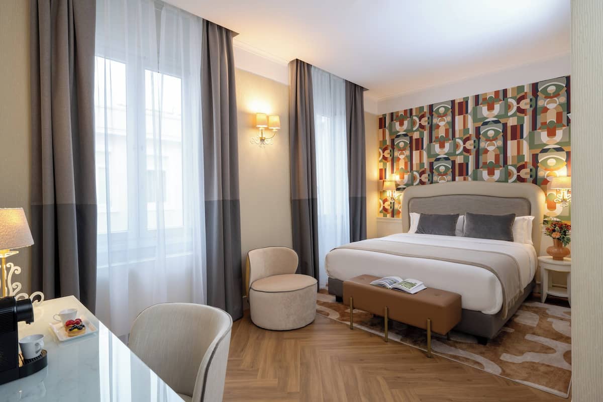 Deluxe Double Room | 1 bedroom, minibar, in-room safe, desk