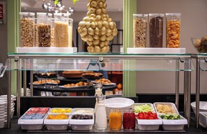 Café da manhã com buffet todos os dias (EUR 12 por pessoa)