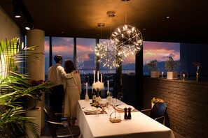 Breakfast, lunch, dinner and brunch served - Bayhill Pool & Villa (Seogwipo)