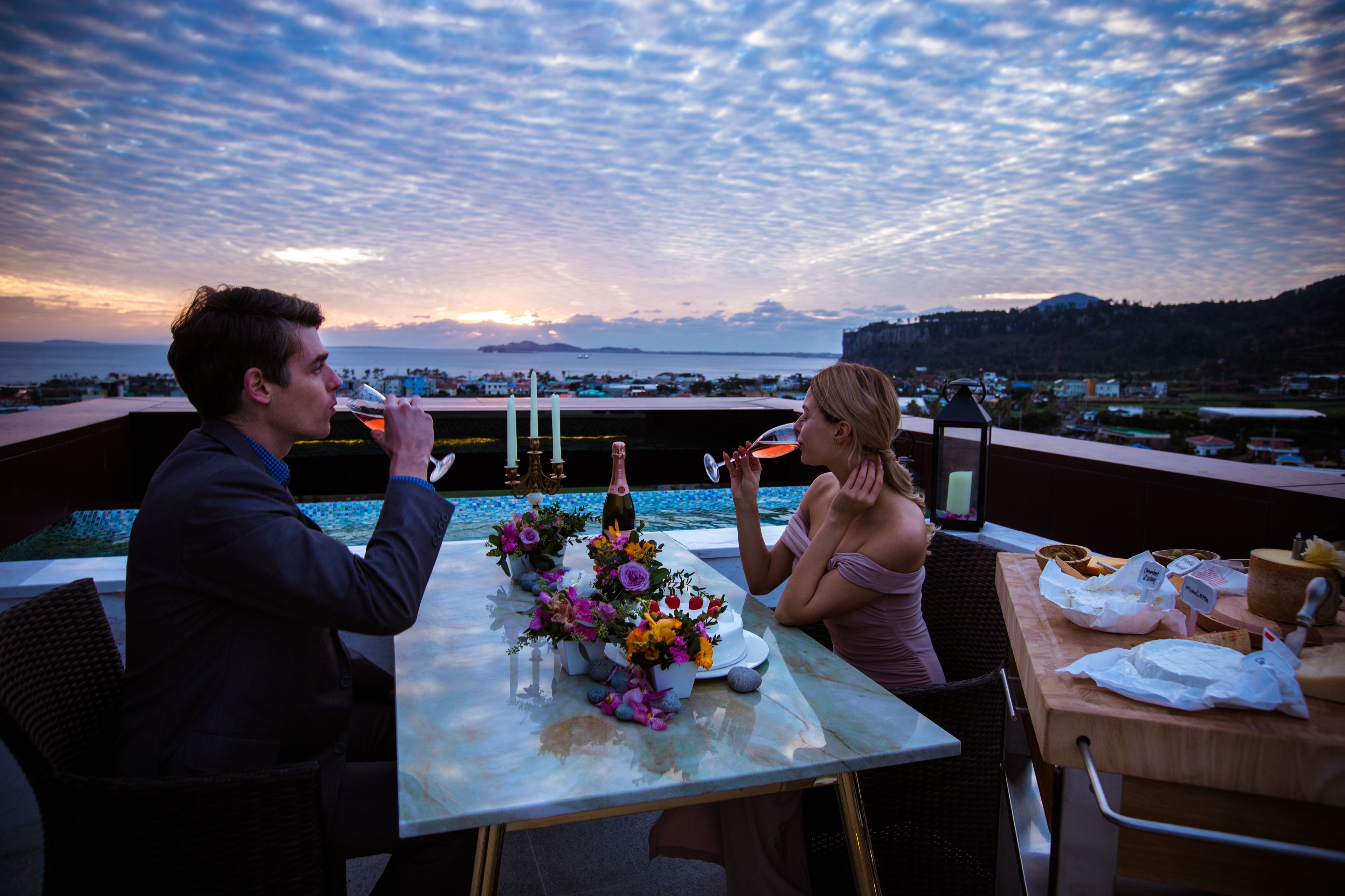 Serviço de café da manhã, local e internacional, vistas para o mar 