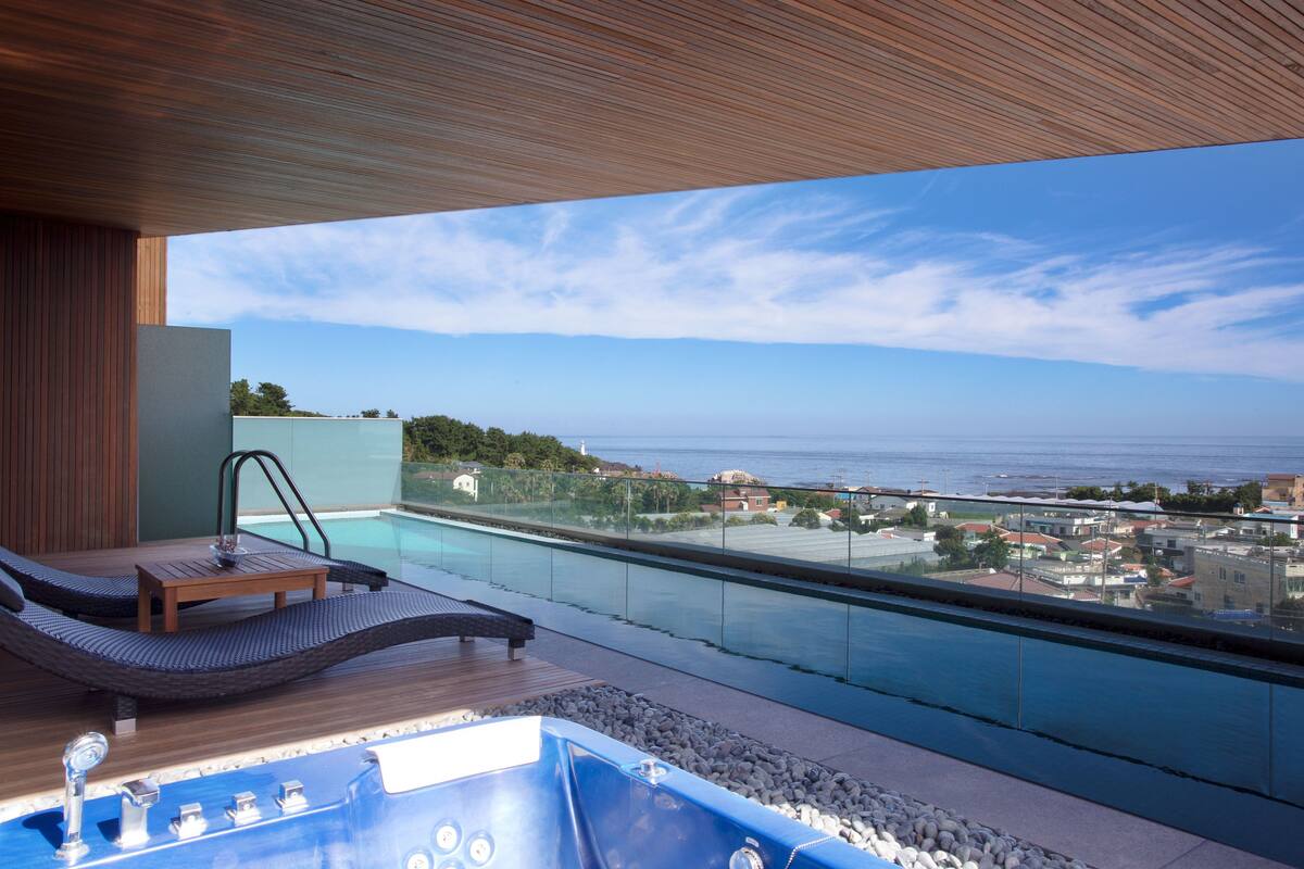 Suite (Bay) (Duplex) | View from room