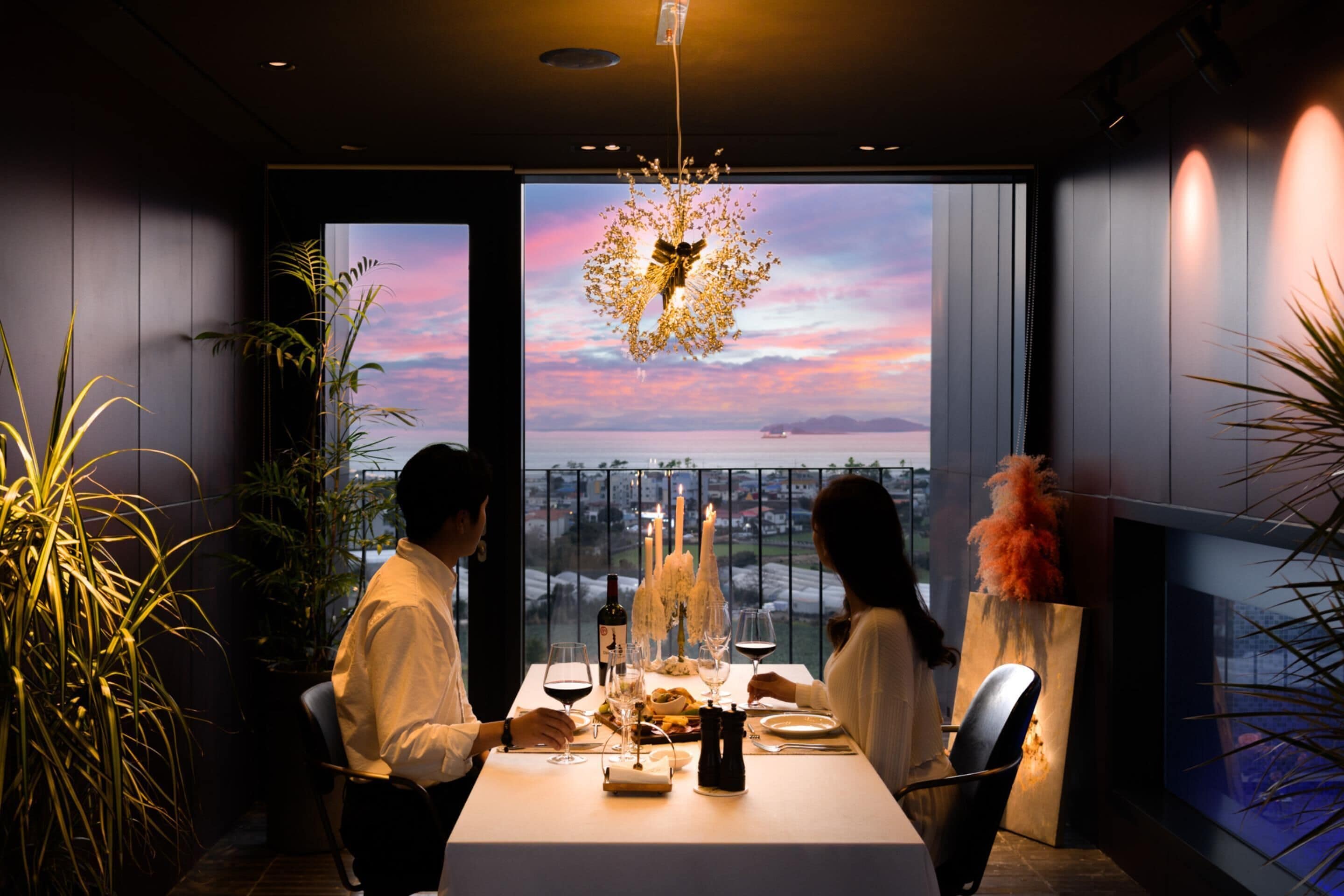 breakfast, lunch served; local and international cuisine, sea views