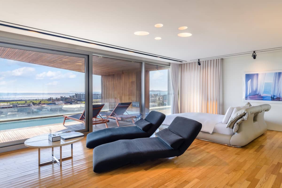 1 bedroom, premium bedding, down comforters, minibar