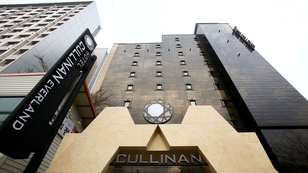 A hotel with a prominent 'CULLINAN' sign, a modern facade, and a circular window feature. - Hotel Cullinan Yongin (Yongin)