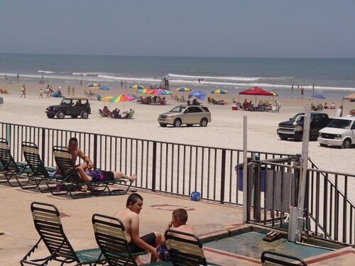 Grand Prix Motel on the Beach