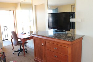 Deluxe Room, 2 Double Beds, Kitchenette | Room amenity