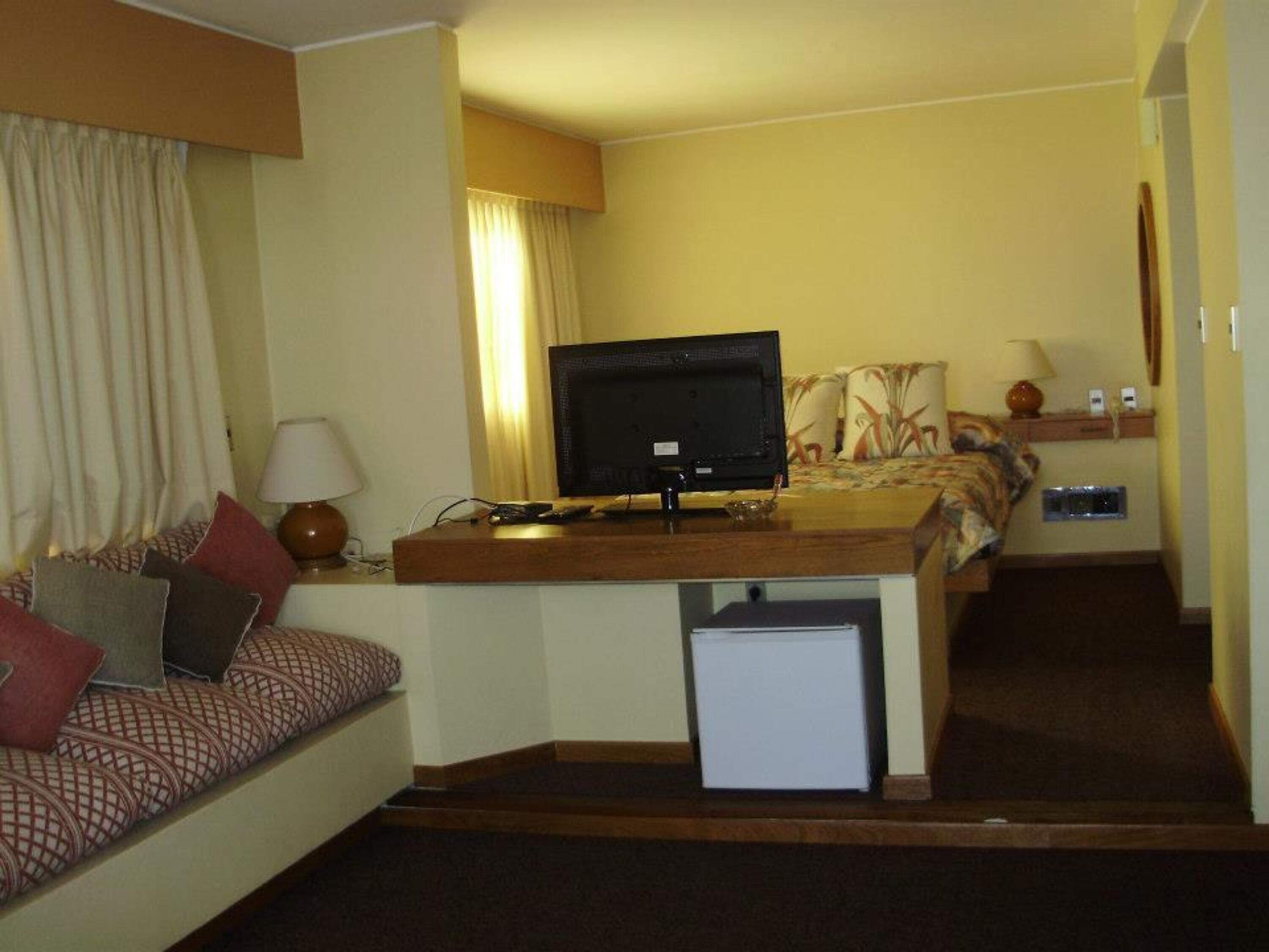 executive room | 1 bedroom, minibar, in-room safe, desk