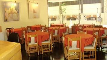 TĂ€gliches inbegriffenes FrĂŒhstĂŒcksbuffet