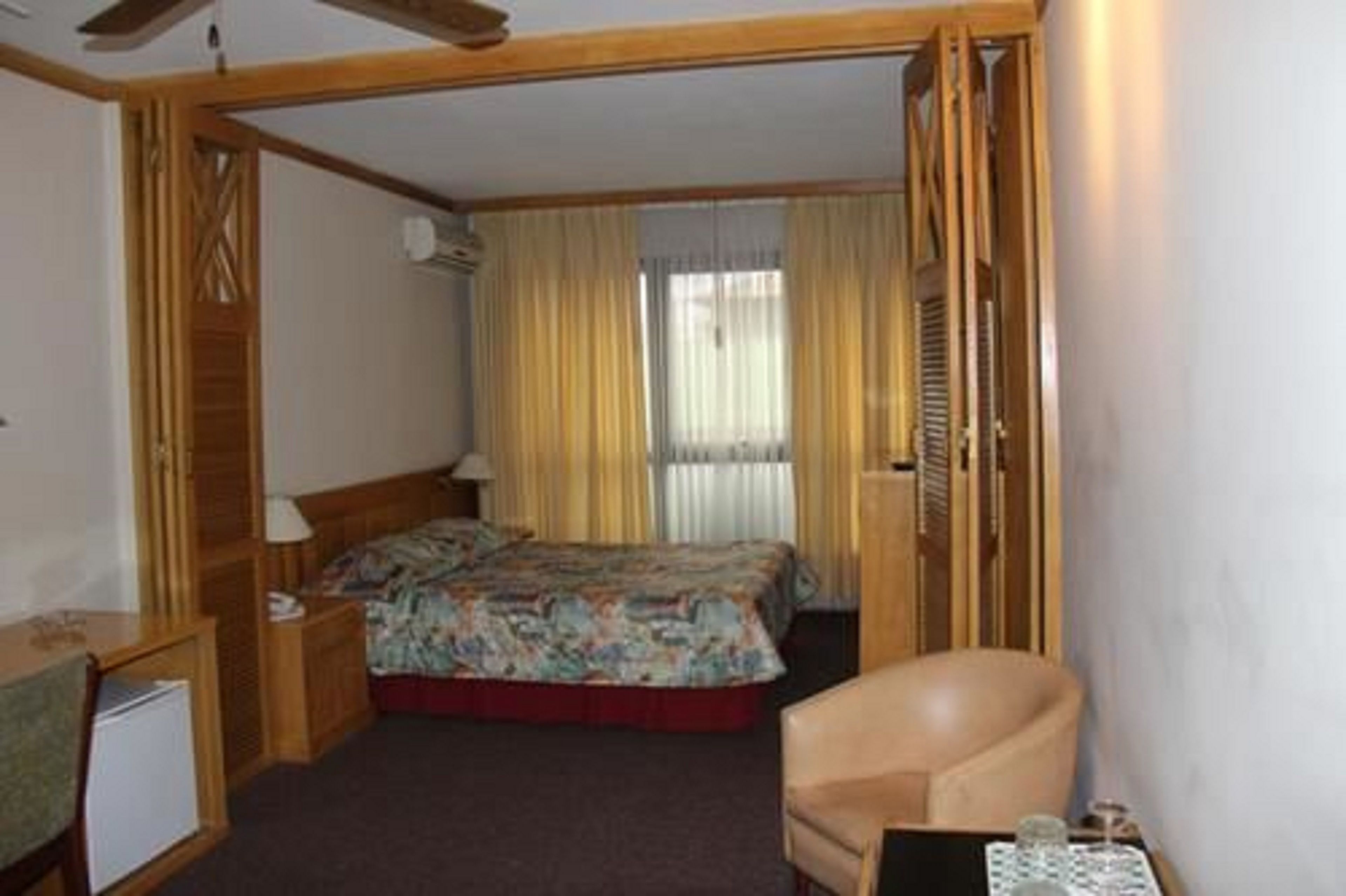 executive room | 1 bedroom, minibar, in-room safe, desk