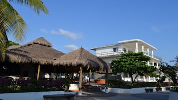 Vista frontal de la propiedad