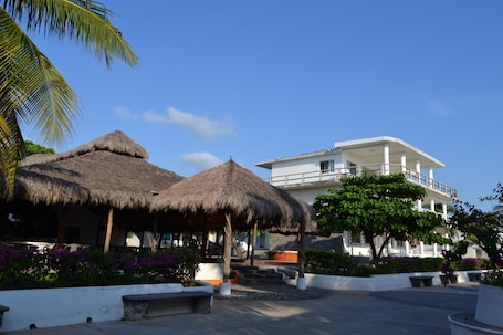 Vista frontal de la propiedad