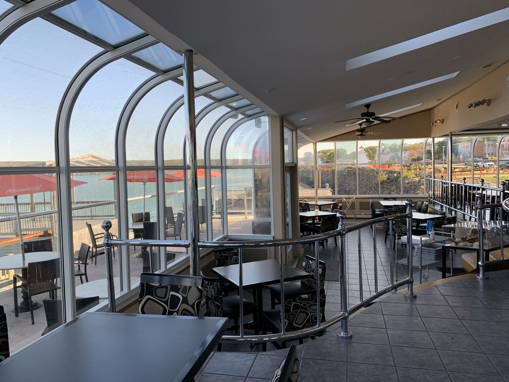 2 restaurants servant le déjeuner, le dîner et le brunch