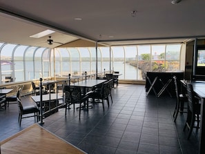 2 restaurants; lunch, dinner, and brunch served - Fundy Complex Dockside Suites (Digby)