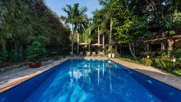 Egyptian cotton sheets, premium bedding, Select Comfort beds, minibar