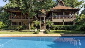 Egyptian cotton sheets, premium bedding, Select Comfort beds, minibar