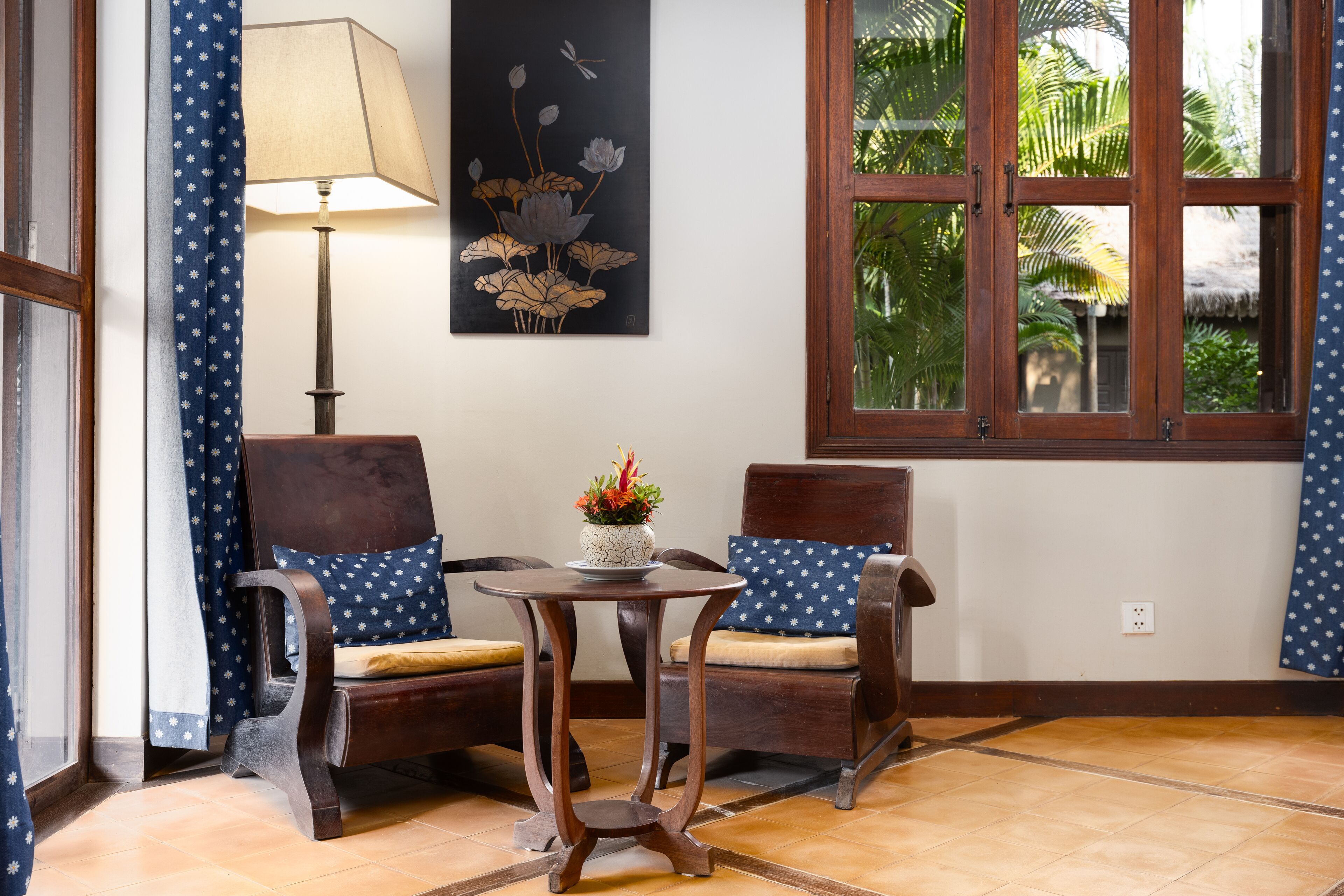 flat-screen tv, netflix, hulu, first-run films