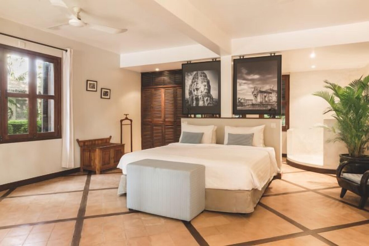 Egyptian cotton sheets, premium bedding, Select Comfort beds, minibar