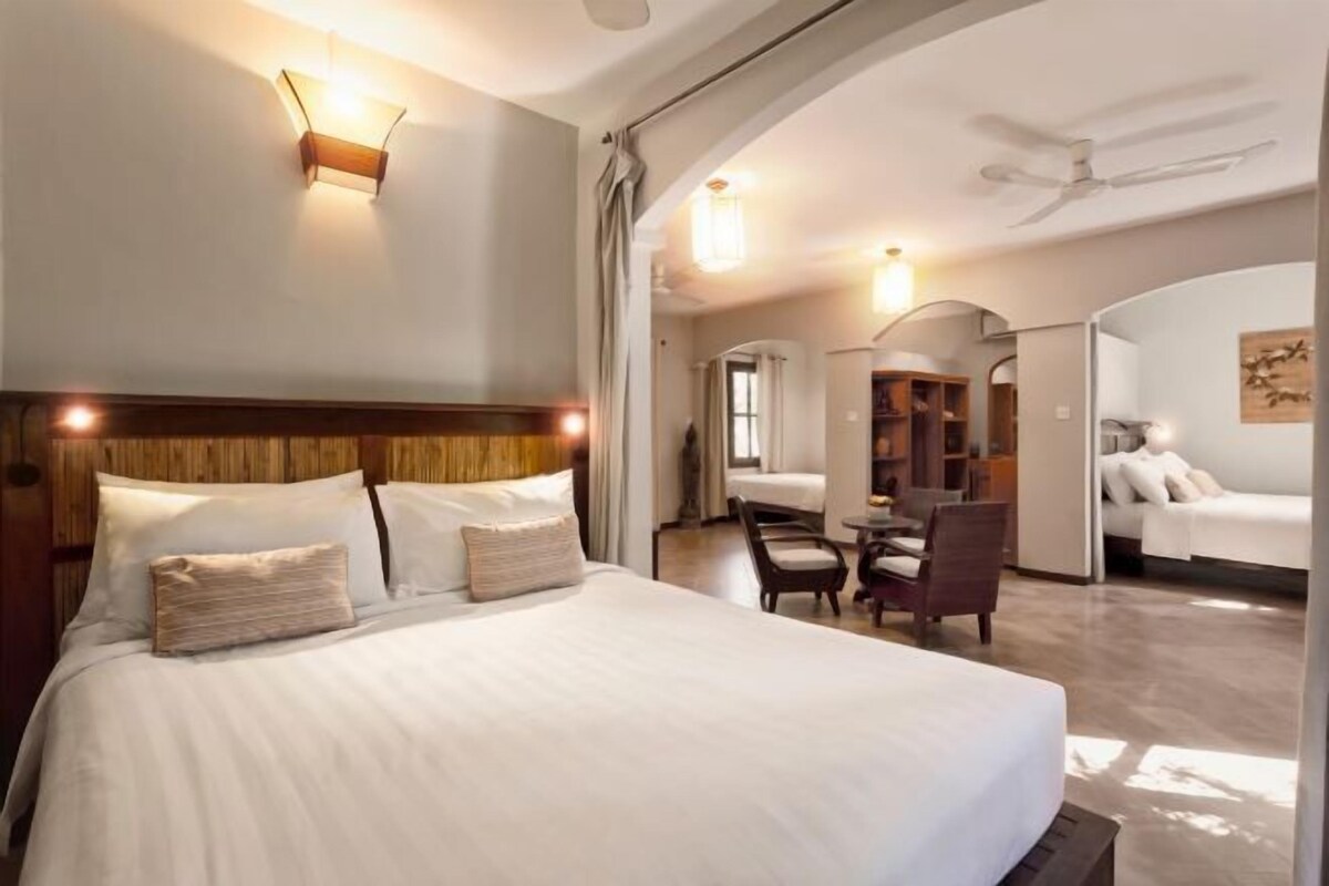 Egyptian cotton sheets, premium bedding, Select Comfort beds, minibar
