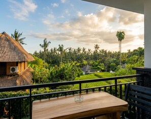 Superior Room | Terrace/patio - Kamandhani Hotel Ubud (Ubud)