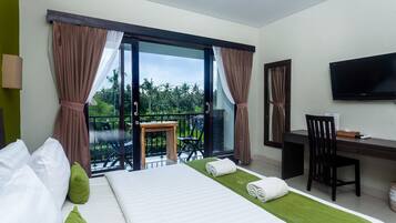 Quarto superior | Frigobar, cofres nos quartos, escrivaninha, Wi-Fi de cortesia