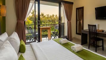 Minibar, in-room safe, desk, free WiFi