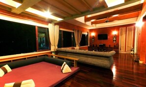 LCD 電視、DVD 播放機