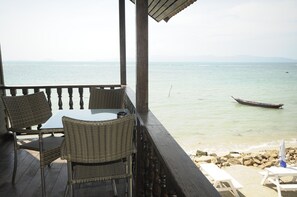 Beach Dorm Upper Floor (1 bed in 10 beds) | Terraza o patio