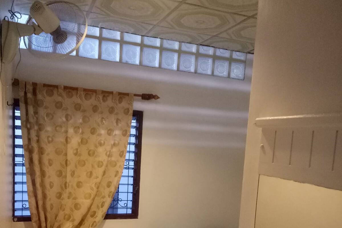 Chambre Double, 1 lit double, salle de bains privée, rez-de-chaussée