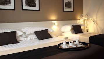 Habitación triple | 1 habitación, ropa de cama de alta calidad y minibar