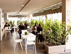 Outdoor dining - Stelle Hotel The Businest (Naples)